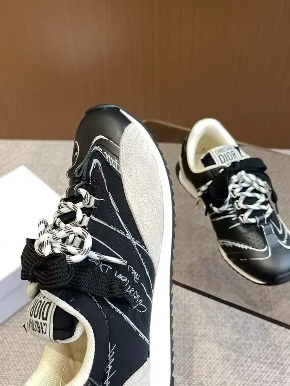 👟👟Ex-factory price 620👟👟 Dior sketch Dior spring and summer catwalk style graffiti sketch moral training shoes Forrest shoes. Original development. The most photographed item in the 25ss spring and summer show. This pair of shoes has changed the single design style of Forrest shoes in the previous impression. It retains the original shape. The details are very in line with the current fashion trend, but it also incorporates the manager's new understanding and retro feelings for Forrest shoes. The overall feeling is brand new. The material is a bit matte leather, full of retro style. It looks very high-end. The feeling on the foot is very convex. The upper foot is really good-looking and versatile. It can be worn with any style of clothes, pants and skirts. It looks good on anyone. Original combination outsole Size: 35-45